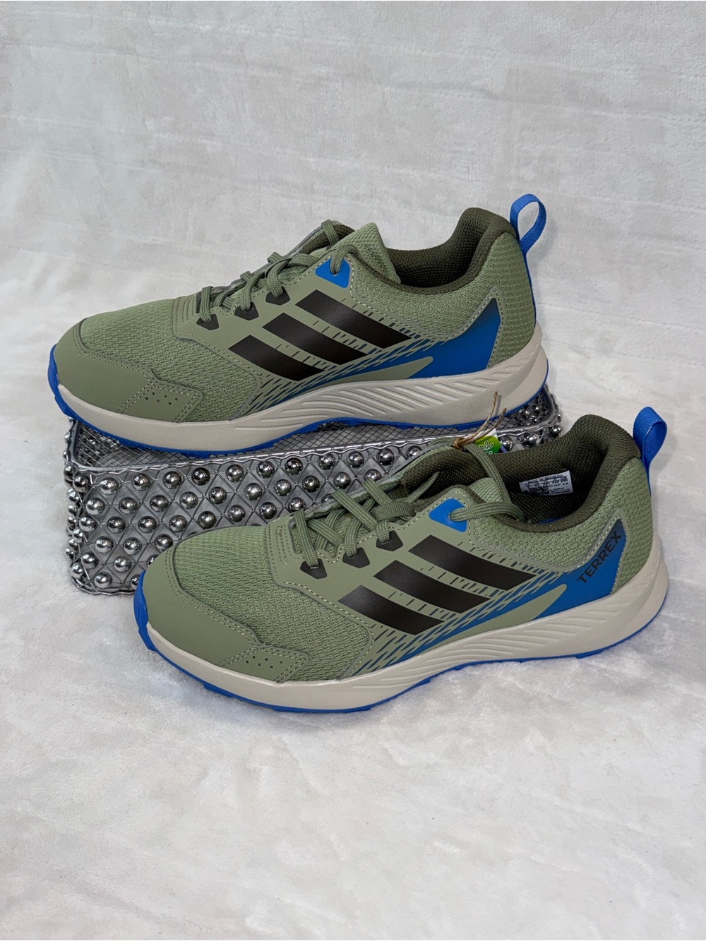 adidas Kids/Youth Sz 6 Olive Green and Blue Trail Kicks Style #: JS0850